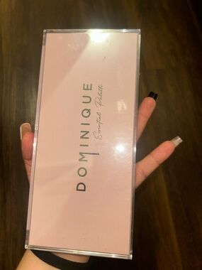 Dominique Essential Palette